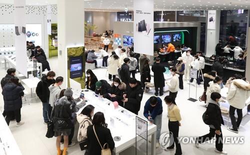This photo, provided by Samsung Electronics Co., shows a Samsung shop in Seoul. The tech giant said on Feb. 6, 2023, that it will start preorders for the Galaxy S23 smartphone the following day. (PHOTO NOT FOR SALE) (Yonhap)