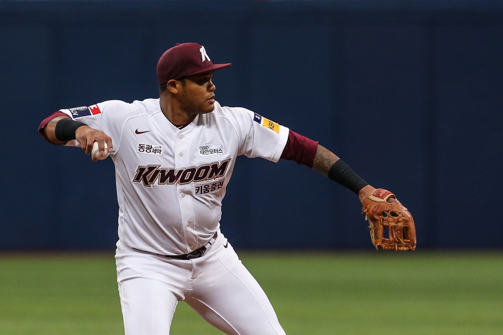 Addison Russell Fails to Earn New Contract with KBO's Kiwoom