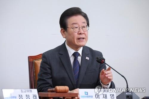 Opposition leader Lee Jae-myung talks during a party meeting on April 17, 2023. (Yonhap) 