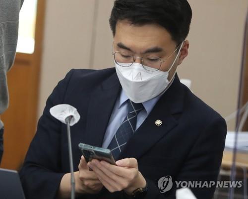 Ruling party calls for ex-opposition lawmaker's permanent exit from politics