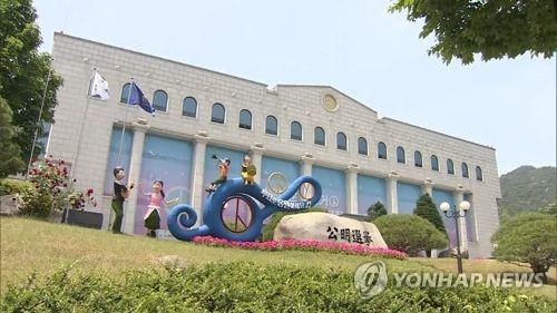 NEC officials fail to declare relations after hiring of children: lawmaker