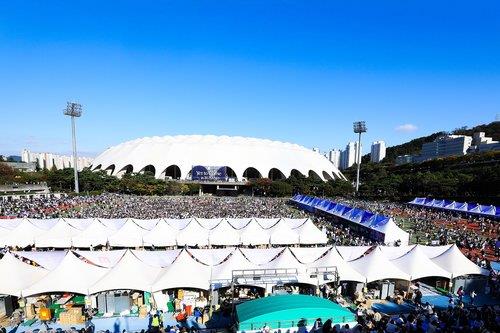 The vicinity of the Busan Asiad Main Stadium is crowded with fans waiting to enter the stadium for BTS' concert on Oct. 15, 2022, in this file photo provided by BigHit Music. (PHOTO NOT FOR SALE) (Yonhap)