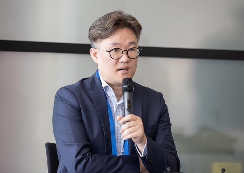 Chung Kang-il, vice president and head of the future planning group at Samsung Electronics Co.'s visual display division, speaks at a media briefing at the IFA tech show on Sept. 1, 2023, in this photo provided by Samsung Electronics. (PHOTO NOT FOR SALE) (Yonhap)