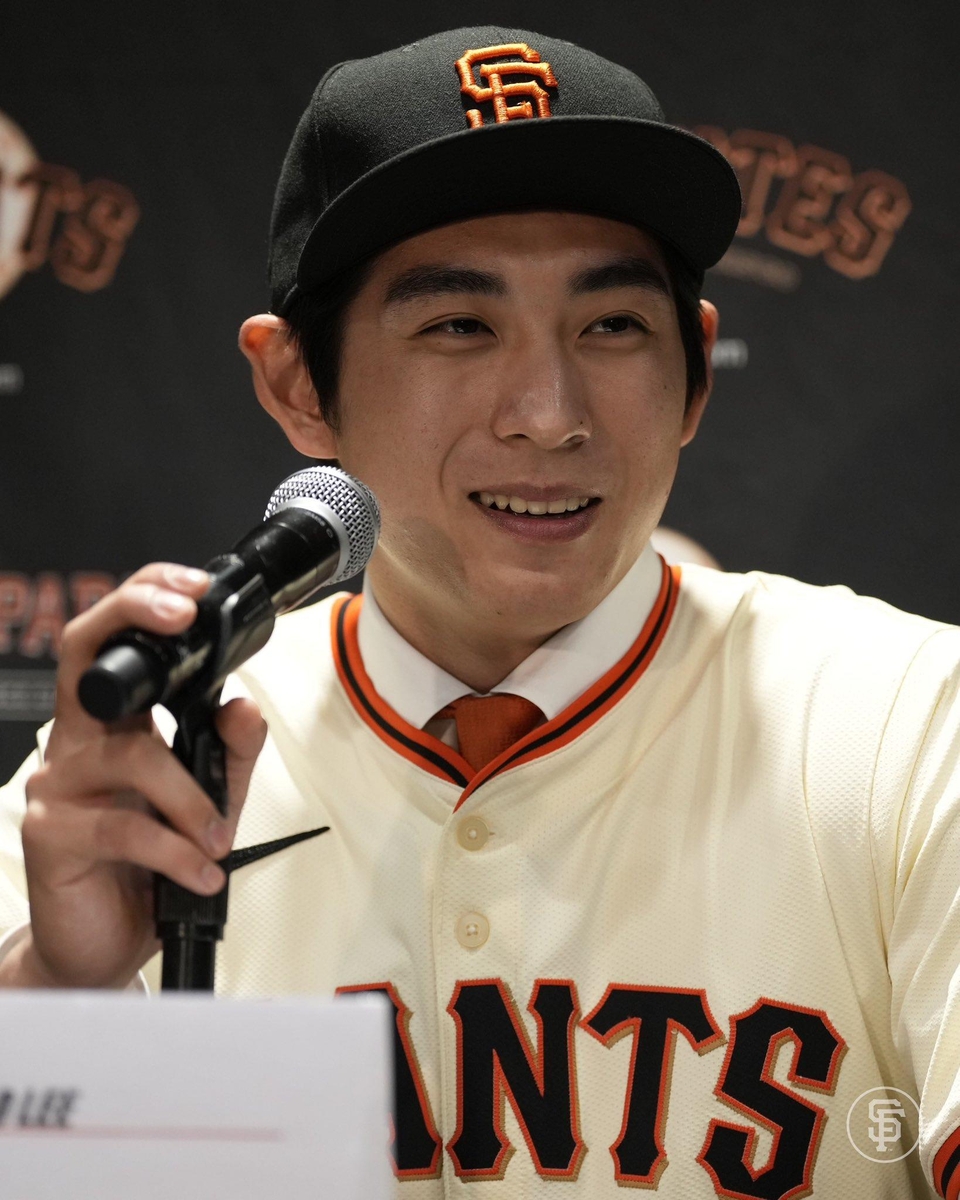 From Hero to Giant: ex-KBO MVP Lee Jung-hoo officially introduced in ...