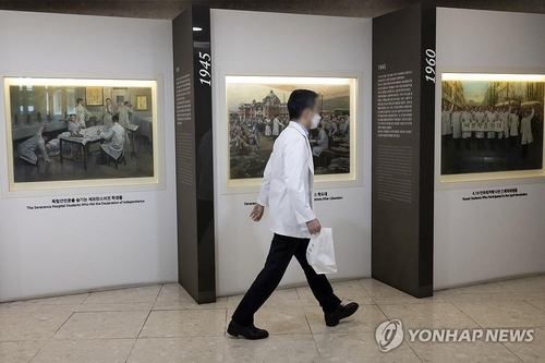 A doctor walks in a corridor of a hospital in Seoul on Feb. 27, 2024. (Yonhap)