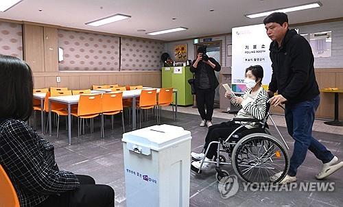 A disabled person casts a ballot at a rehabilitation facility in Suwon, 30 kilometers south of Seoul, on April 3, 2024, the last day of residential voting for the physically challenged, a week ahead of the general elections. (Pool photo) (Yonhap)