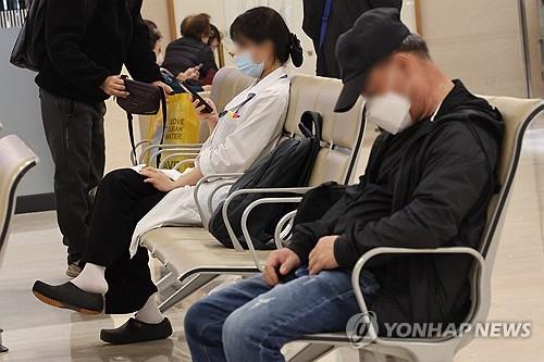 Patients and medical staff sit in the lobby of a general hospital in Seoul on April 4, 2024. (Yonhap)