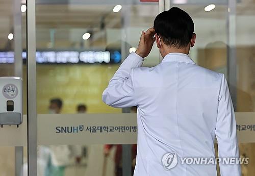 A doctor enters a building of the Seoul National University Hospital in Seoul on April 23, 2024. (Yonhap)
