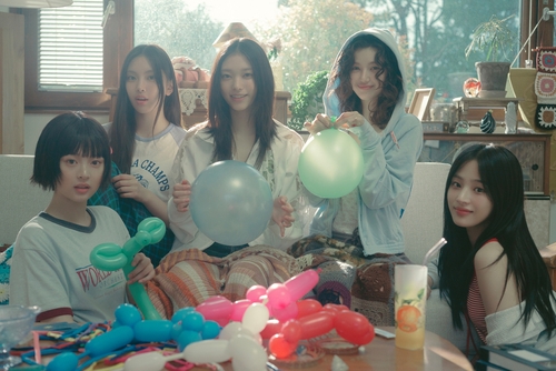 This image provided by ADOR is captured from the music video for K-pop girl group NewJeans' "Bubble Gum." (PHOTO NOT FOR SALE) (Yonhap)