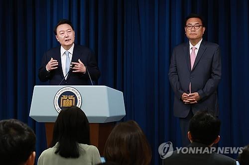 In this file photo, President Yoon Suk Yeol (L) announces his nomination of Rep. Chung Jin-suk of the ruling People Power Party as his new chief of staff at the presidential office in Seoul on April 22, 2024. (Yonhap)