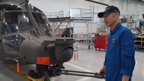 Jeong Young-uk, a test pilot at the rotary-wing flight team of the Korea Aerospace Industries (KAI), explains the capability of a prototype of the Light Armed Helicopter to Yonhap News Agency reporters on May 14, 2024, at the assembly line in Sacheon, about 300 kilometers southeast of Seoul, in this photo provided by KAI. (PHOTO NOT FOR SALE) (Yonhap) 