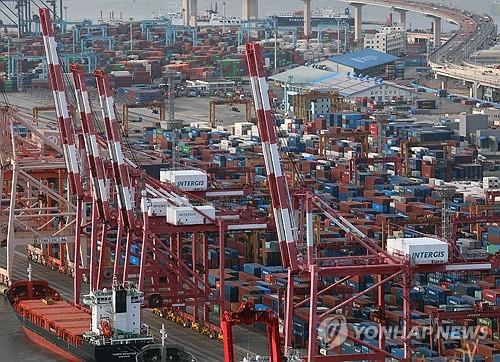 This file photo shows a container yard in South Korea's southeastern port city of Busan on Jan. 1, 2024. (Yonhap)