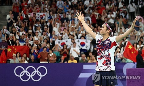 An Se-young of South Korea celebrates after winning the gold medal in the women's singles badminton event at the Paris Olympics at Porte de La Chapelle Arena in Paris in this file photo taken Aug. 5, 2024. (Yonhap)