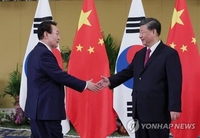 (LEAD) Yoon, China's Xi to hold 1st summit in 2 years on sidelines of APEC in Peru