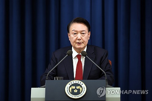 Esta fotografía de archivo, proporcionada por la oficina presidencial el 3 de diciembre de 2024, muestra al presidente Yoon Suk Yeol. (FOTO NO EN VENTA) (Yonhap)