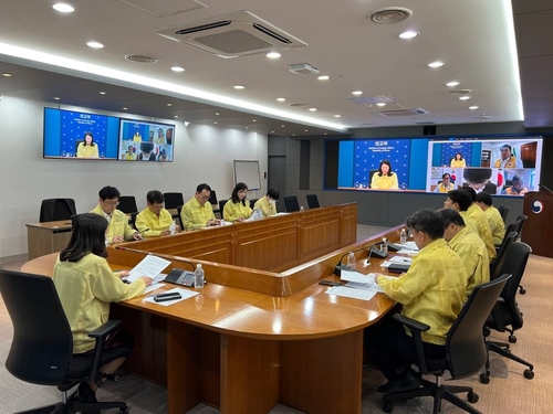 Foreign ministry reviews ways to protect S. Koreans in Middle East over Israel's strike on Iran