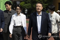 (LEAD) Wife of ousted President Yoon hospitalized ahead of special probe launch