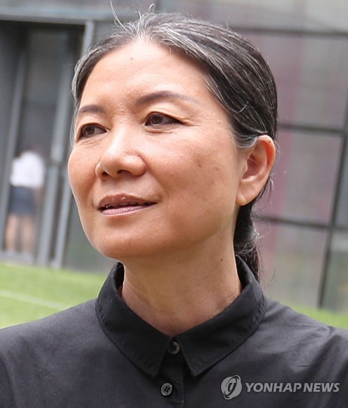 Artist Kimsooja promoted to 'officer' rank in French cultural order
