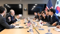 (2nd LD) Top S. Korean economic officials hold talks with Lutnick ahead of tariff deadline
