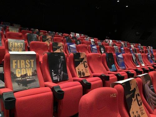 Des mesures de distanciation sociale sont mises en place le 20 octobre 2020 au Centre du cinéma de Busan, le principal lieu du 25e Festival international du film de Busan. 