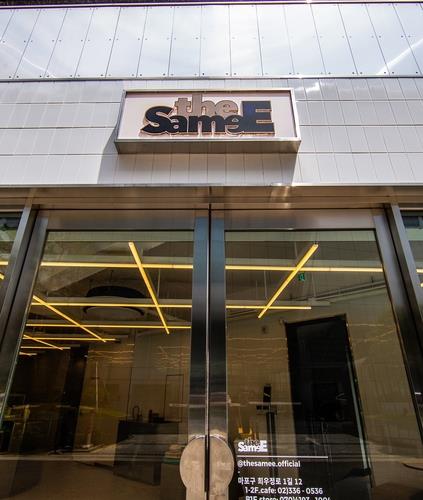 «SameE», un espace dédié aux fans près du siège de YG Entertainment, dans l'ouest de Séoul. (Photo fournie par YG Entertainment. Archivage et revente interdits)