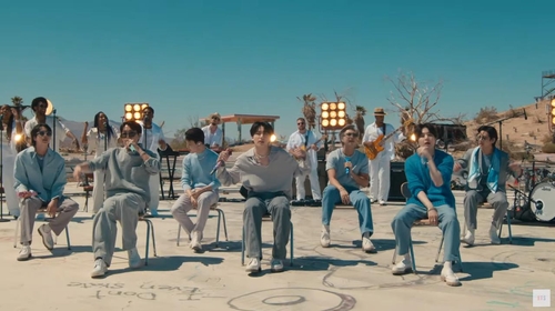 BTS (Capture d'image de ''Proof Live'' sur YouTube. Revente et archivage interdits)