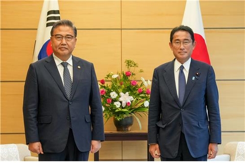 (2e LD) Le ministre Park Jin transmet au PM japonais la volonté de Yoon d'améliorer les liens