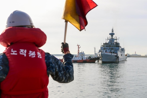 La corvette furtive Kamorta arrive à la base navale à la ville portuaire de Busan, le lundi 21 novembre 2022. (Photo fournie par le commandement des opérations navales de la Corée du Sud. Revente et archivage interdits)