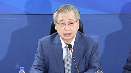 Suh Hoon, ex-chef du Conseil de sécurité nationale (NSC) de Cheong Wa Dae lors d'une conférence de presse tenue le 27 octobre 2022. (Photo d'archives Yonhap)