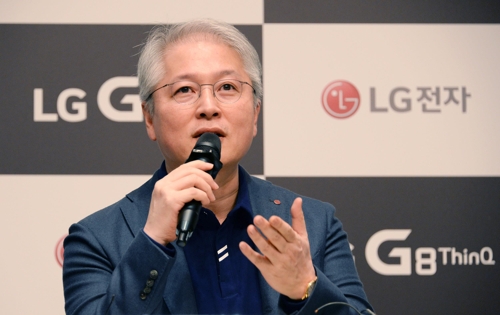 ＬＧ「折り畳みスマホは時期尚早」　デュアルディスプレーで５Ｇ対応へ