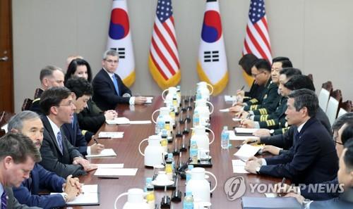 ８月９日、ソウルで開かれた韓米国防相会談＝（聯合ニュース）