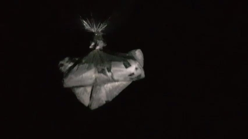ビラなどをくくりつけて飛ばされた風船（自由北韓運動連合提供）＝（聯合ニュース）≪転載・転用禁止≫
