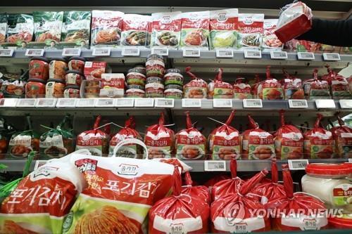 ソウル市内のスーパーで販売されているキムチ（資料写真）＝（聯合ニュース）