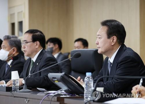 今年１１月３日、北朝鮮の弾道ミサイル発射を受けて開かれた国家安全保障会議（ＮＳＣ）常任委員会に出席した尹錫悦大統領（大統領室提供）＝（聯合ニュース）≪転載・転用禁止≫
