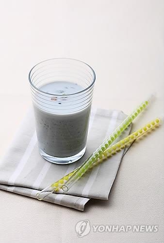 검은콩 두유가 더 몸에 좋다?…흰콩 두유보다 당분 32% 많아 - 2