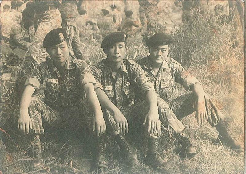 특전사 군복무 시절의 문재인 후보(오른쪽)