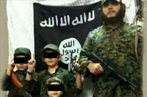 IS 조직원 칼레드 샤루프와 그의 아이들[출처: 샤루프 페이스북]