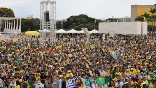 브라질리아에 모여든 보우소나루 지지자들