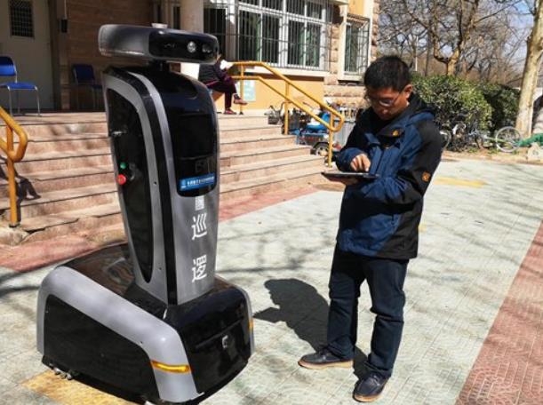 '안면 인식' 순찰 로봇, 베이징에 등장