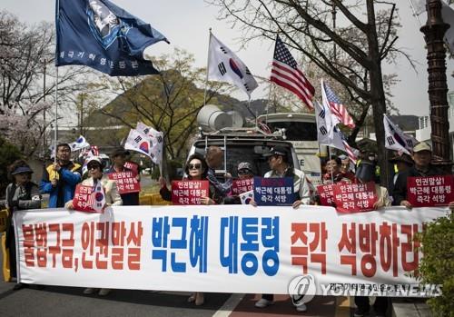  2년 실형 이미 살았다?…'박근혜 석방론' 따져보니