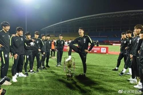 íêµ­ U-18 ì¶êµ¬ ëíí, ì¤êµ­ ëí 'ëª¨ë' ì¸ë¦¬ë¨¸ë ë¼ë 