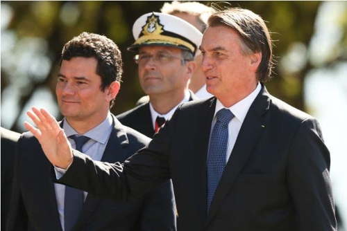 자이르 보우소나루 대통령(오른쪽)과 세르지우 모루 법무장관(왼쪽) [브라질 뉴스포털 UOL]