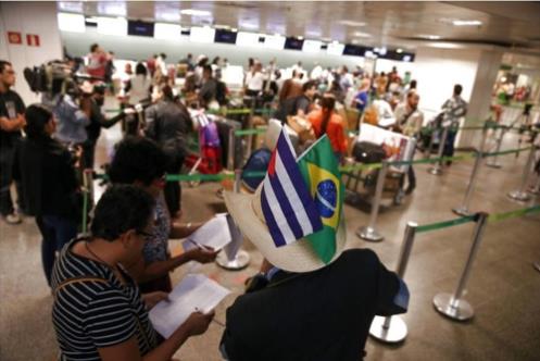 브라질 떠나는 쿠바 의사들