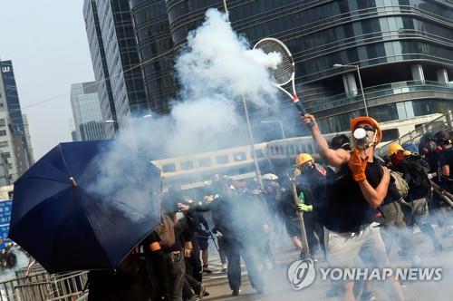 홍콩 주말집회 시민·경찰 충돌…열흘여 만에 최루탄 등장