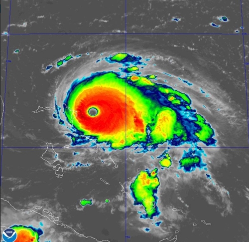 5등급으로 격상된 허리케인 도리안