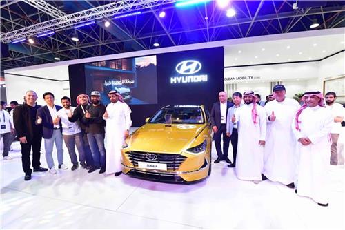 사우디 국제 모터쇼(SIMS)에서 세단 부문 최고의 차'로 선정된 신형 쏘나타
