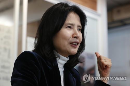 최영미 "시집 '돼지들에게' 모델은 문화예술계 권력인사"