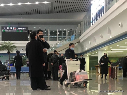 외국인들이 출국 절차 밟는 평양 순안 공항 모습. [주북 러시아 대사관 페이스북 계정 사진] 