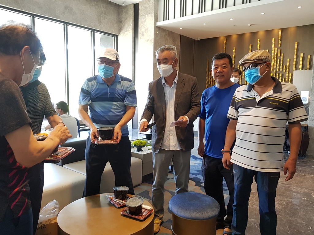 캄보디아 한인회, 코로나19 격리 한국인에 '한식 도시락'