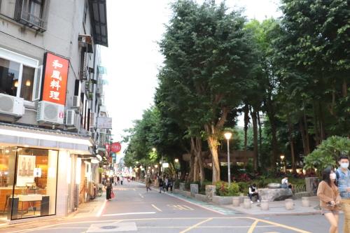 한산한 융캉제 상권
